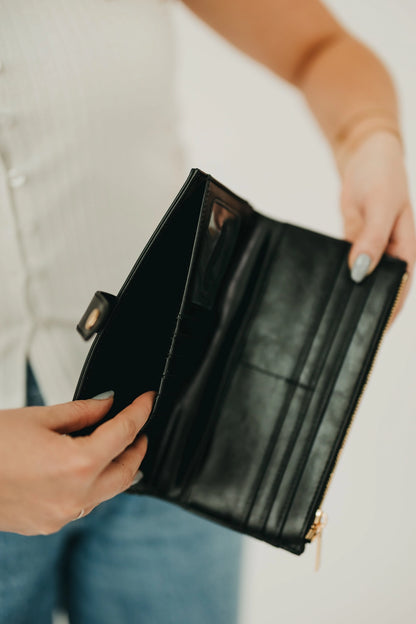 Essentials Carry All Wallet